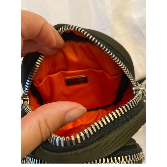 Prada Nylon wristlet/clutch - 3 compartiments and it is in pristine condition - Picture 2 of 5